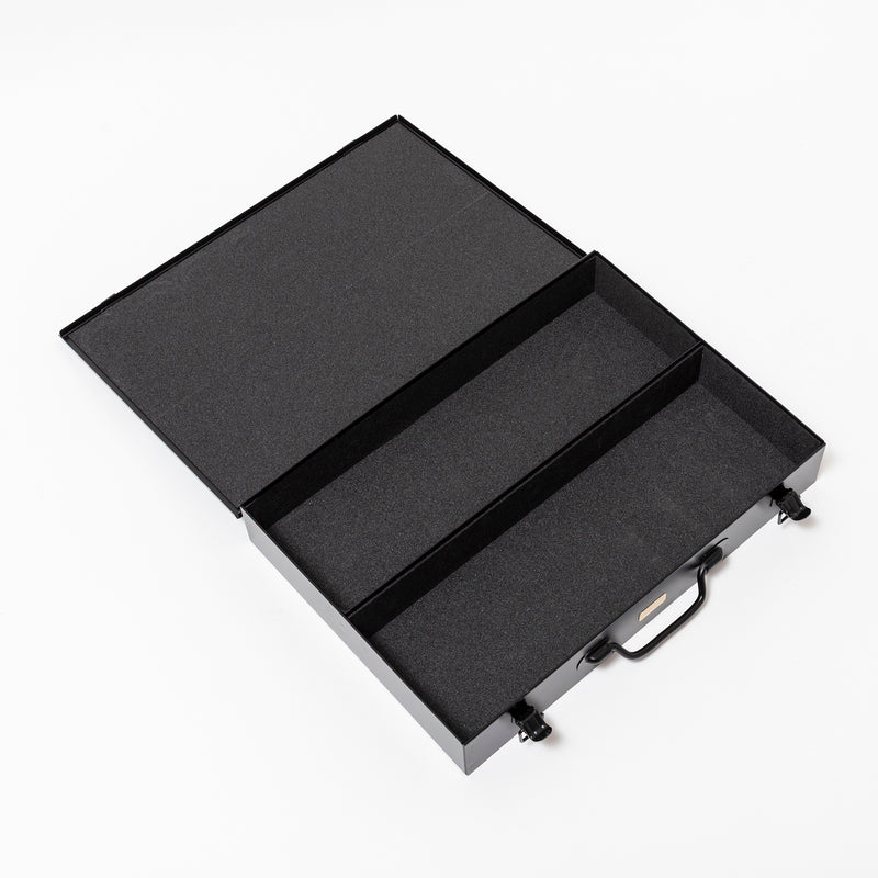 THE ATTACHÉ CASE – Brift H
