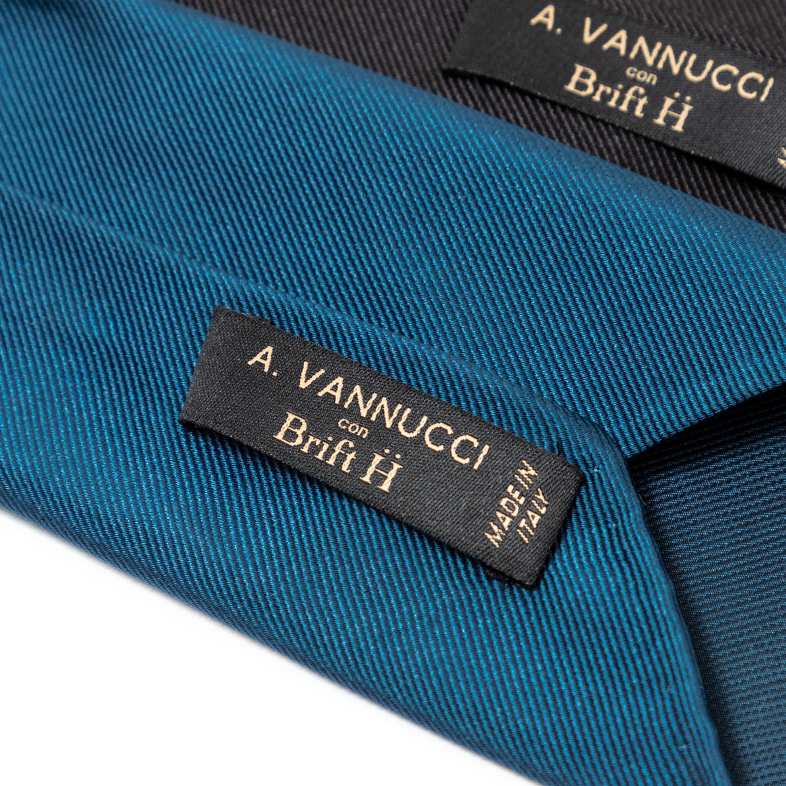 アットヴァンヌッチ　ネイビーソリッドタイ Atto Vannucci アットヴァンヌッチ セッテピエゲ ネクタイ